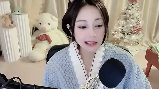 Daisy-77 online show from December 13, 2024, 9:52 pm