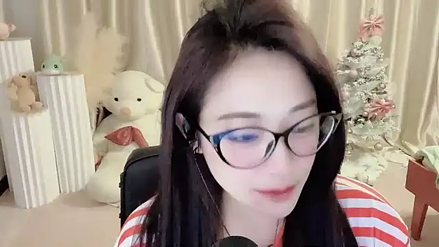 Daisy-77 online show from December 19, 2024, 7:07 pm