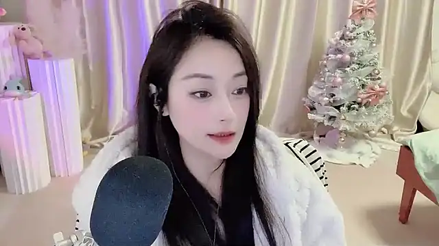 Daisy-77 online show from December 22, 2024, 9:42 pm