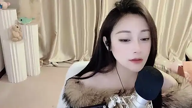 Daisy-77 online show from January 2, 2025, 7:51 pm