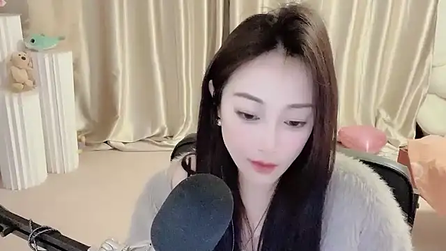 Daisy-77 online show from January 5, 2025, 8:10 pm