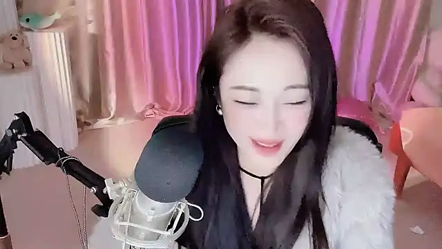 Daisy-77 online show from January 10, 2025, 11:50 pm