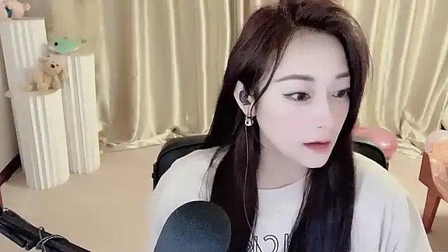 Daisy-77 online show from January 13, 2025, 5:44 pm