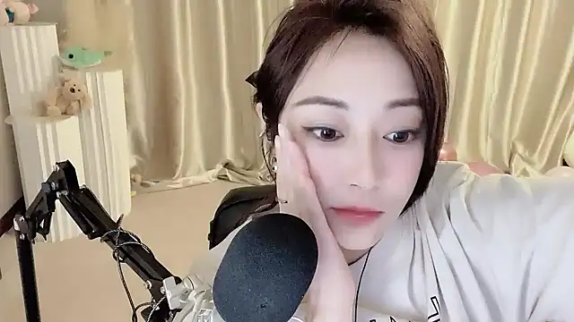 Daisy-77 online show from January 13, 2025, 8:48 pm
