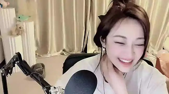 Daisy-77 online show from January 13, 2025, 11:49 pm