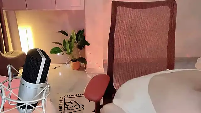 Daisy-77 online show from September 26, 2025, 5:33 am