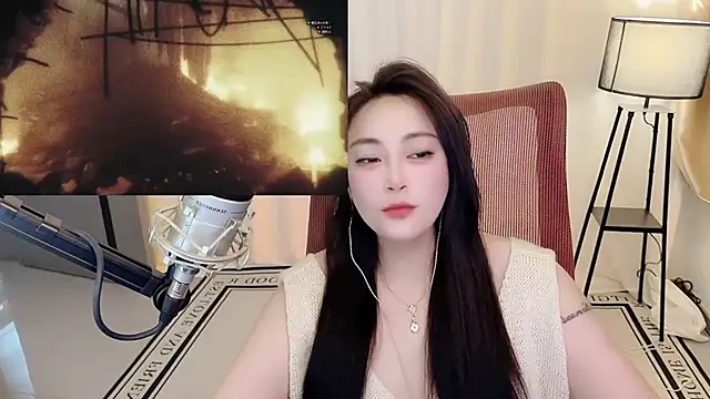Snapshot of Daisy-77 chatting on June 26, 2026, 1:15 pm Daisy-77 online show from June 26, 2026, 1:15 pm