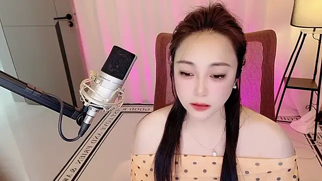 Snapshot of Daisy-77 chatting on August 7, 2026, 1:46 pm Daisy-77 online show from August 7, 2026, 1:46 pm