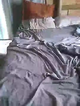 Snapshot of African_Masked_Couple chatting on December 30, 2024, 4:20 am African Masked Couple online show from December 30, 2024, 4:20 am