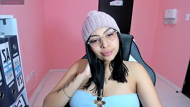 AlanaPetterson online show from December 28, 2024, 1:17 pm