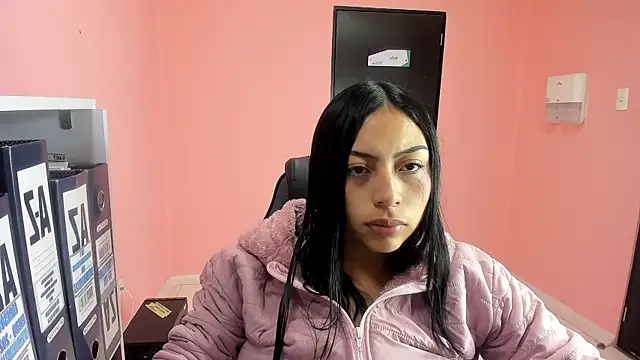 AlanaPetterson online show from February 8, 2025, 1:33 pm