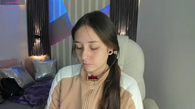 emily layton online show from December 31, 2024, 10:04 am