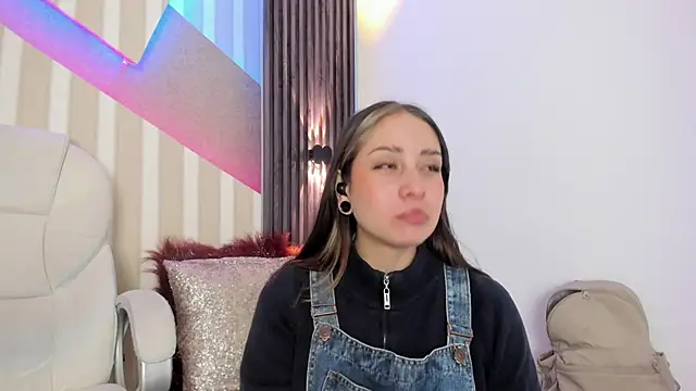 emily layton online show from September 30, 2025, 2:33 pm