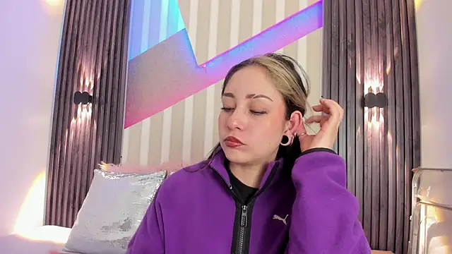 emily layton online show from October 20, 2025, 2:39 pm