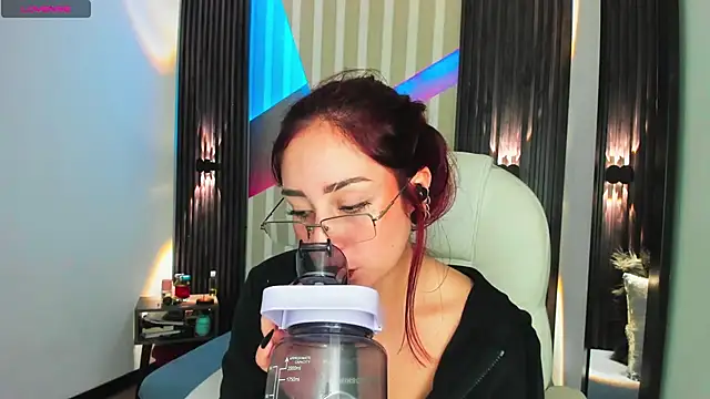 emily layton online show from December 2, 2025, 2:45 pm