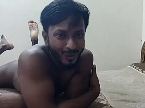 HunkyAriyan online show from May 8, 2026, 5:29 pm