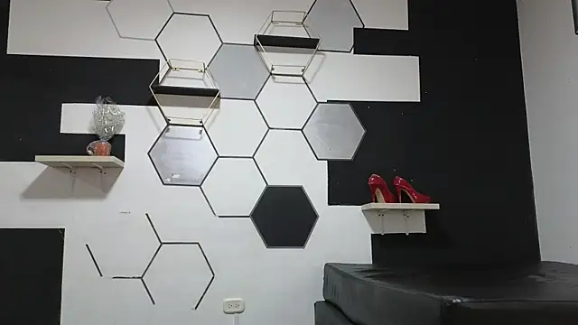 alondrabigtits online show from September 24, 2025, 11:57 am