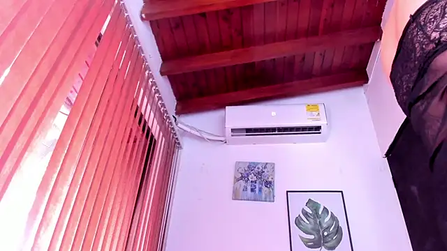 alondrabigtits online show from May 14, 2026, 5:42 pm