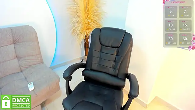 Ada Monroe10 online show from September 22, 2025, 1:24 pm