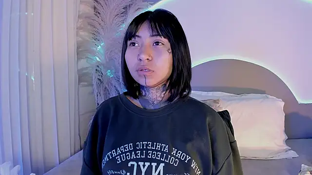 Snapshot of Evangeline_bell chatting on September 27, 2025, 12:32 pm Evangeline bell online show from September 27, 2025, 12:32 pm