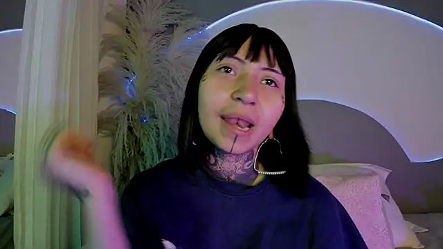 Snapshot of Evangeline_bell chatting on October 10, 2025, 12:04 pm Evangeline bell online show from October 10, 2025, 12:04 pm