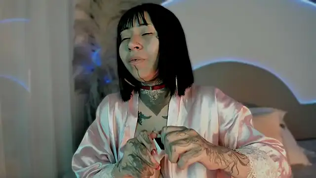 Snapshot of Evangeline_bell chatting on October 11, 2025, 4:27 pm Evangeline bell online show from October 11, 2025, 4:27 pm