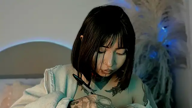 Snapshot of Evangeline_bell chatting on October 12, 2025, 4:33 am Evangeline bell online show from October 12, 2025, 4:33 am