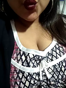 Snapshot of Jeenat_ chatting on December 24, 2024, 6:06 pm Jeenat online show from December 24, 2024, 6:06 pm