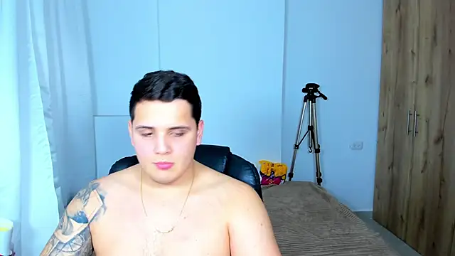 jhonstark09 online show from January 15, 2025, 4:43 pm