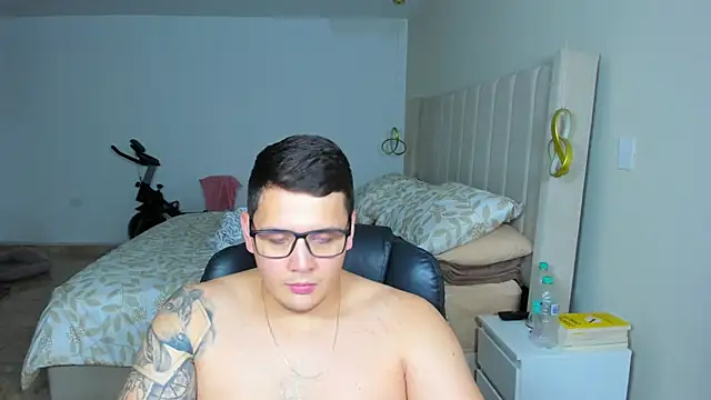 jhonstark09 online show from March 26, 2026, 4:56 pm