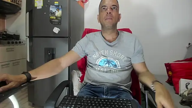 latinmartin73 online show from December 28, 2024, 6:40 pm