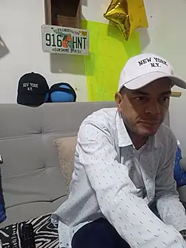 latinmartin73 online show from October 17, 2025, 12:25 am