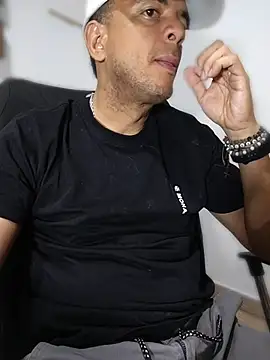 latinmartin73 online show from April 26, 2026, 2:09 am