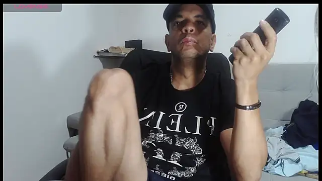 latinmartin73 online show from May 3, 2026, 3:45 am