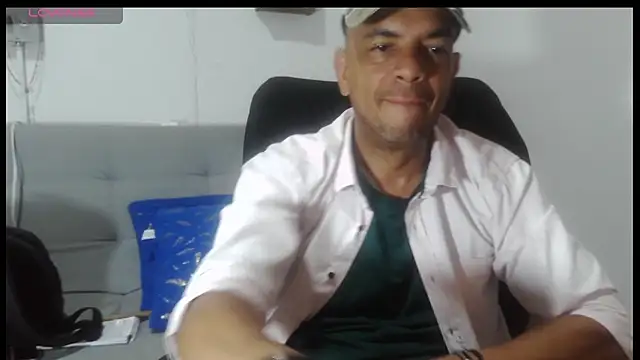 Snapshot of latinmartin73 chatting on May 20, 2026, 12:28 am latinmartin73 online show from May 20, 2026, 12:28 am