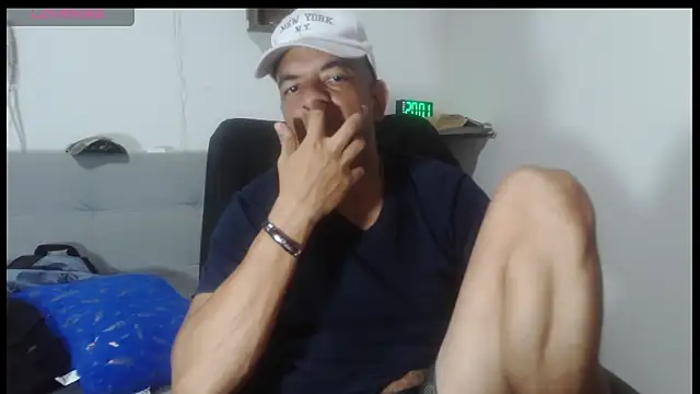 Snapshot of latinmartin73 chatting on May 21, 2026, 1:01 am latinmartin73 online show from May 21, 2026, 1:01 am
