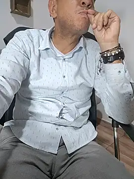 Snapshot of latinmartin73 chatting on June 10, 2026, 12:55 am latinmartin73 online show from June 10, 2026, 12:55 am