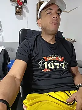 Snapshot of latinmartin73 chatting on June 11, 2026, 12:54 am latinmartin73 online show from June 11, 2026, 12:54 am