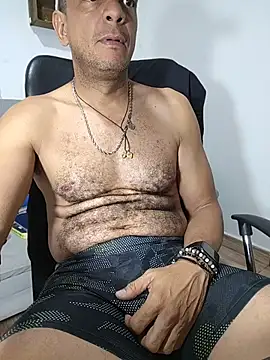 Snapshot of latinmartin73 chatting on June 12, 2026, 1:15 am latinmartin73 online show from June 12, 2026, 1:15 am