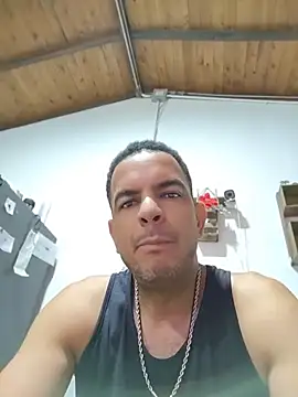 Snapshot of latinmartin73 chatting on June 14, 2026, 4:47 am latinmartin73 online show from June 14, 2026, 4:47 am