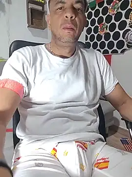 Snapshot of latinmartin73 chatting on June 17, 2026, 12:57 am latinmartin73 online show from June 17, 2026, 12:57 am