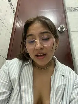kittyfresita online show from January 9, 2025, 7:52 am