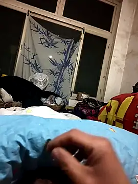 huzi518 online show from February 19, 2025, 4:44 pm