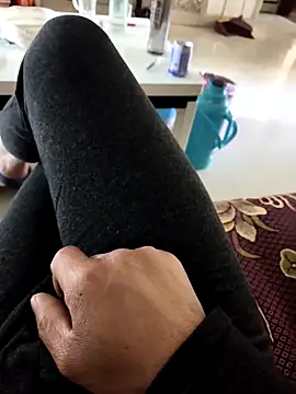 huzi518 online show from February 24, 2025, 2:08 am