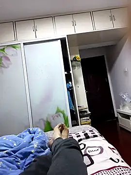 huzi518 online show from February 24, 2025, 2:15 pm