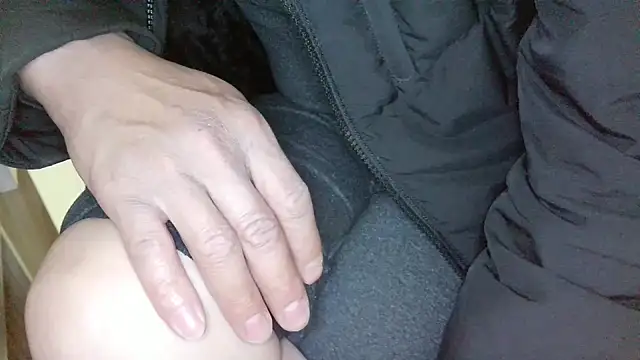 huzi518 online show from March 9, 2025, 6:50 am