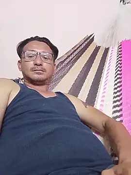 Andresguz35 online show from October 27, 2025, 1:53 am