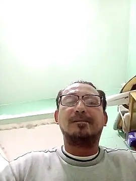 Andresguz35 online show from February 6, 2026, 7:50 pm