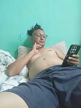 Snapshot of Andresguz35 chatting on July 5, 2026, 5:58 am Andresguz35 online show from July 5, 2026, 5:58 am