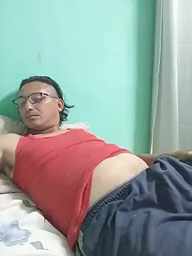 Snapshot of Andresguz35 chatting on July 15, 2026, 3:34 am Andresguz35 online show from July 15, 2026, 3:34 am